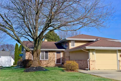 902 W Mckinley Rd, Ottawa, IL 61350