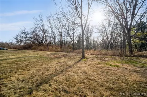 39 W027 Silver Glen Rd, Saint Charles, IL 60175