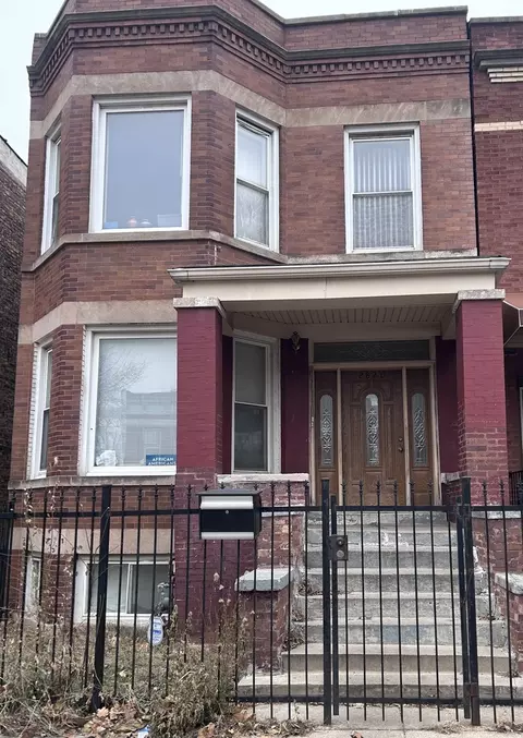 2820 W Flournoy St, Chicago, IL 60612