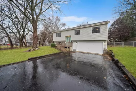 905 Hayden Dr, Mchenry, IL 60051 photo 3