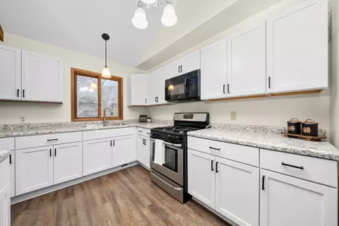 905 Hayden Dr, Mchenry, IL 60051 photo 12