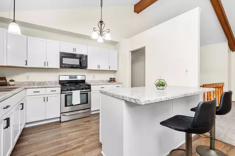 905 Hayden Dr, Mchenry, IL 60051 photo 9