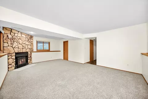 905 Hayden Dr, Mchenry, IL 60051 photo 24