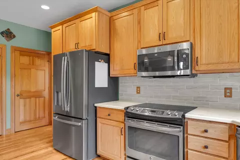 Kitchen - 2412 Wendover Pl, Champaign, IL 61822 photo 7 of 12