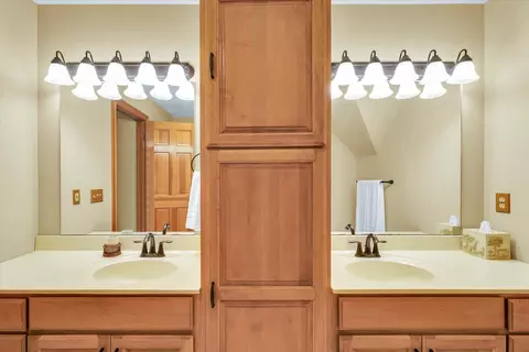 Bath - 2412 Wendover Pl, Champaign, IL 61822 photo 7 of 7