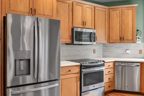 Kitchen - 2412 Wendover Pl, Champaign, IL 61822 photo 4 of 12