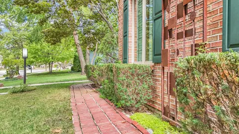 Exterior - 2412 Wendover Pl, Champaign, IL 61822 photo 12 of 13