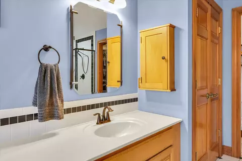 Bath - 2412 Wendover Pl, Champaign, IL 61822 photo 5 of 7