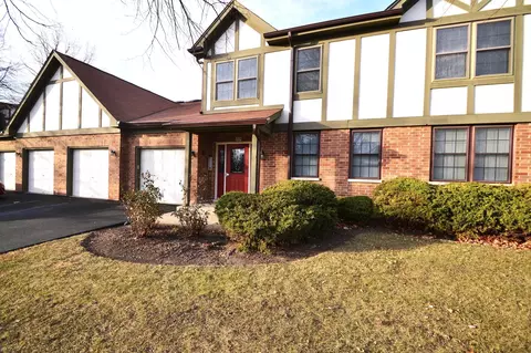319 Deer Glen Way #2C, Bloomingdale, IL 60108