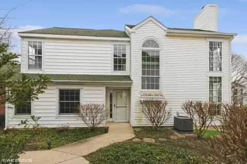 121 Hemstead St, Lake Bluff, IL 60044