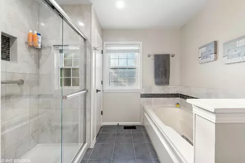 Bath - 13449 S Redberry Cir, Plainfield, IL 60544 photo 2 of 3