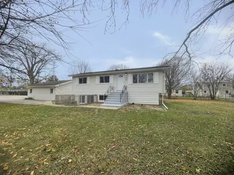 1831 N Seminary Ave, Woodstock, IL 60098
