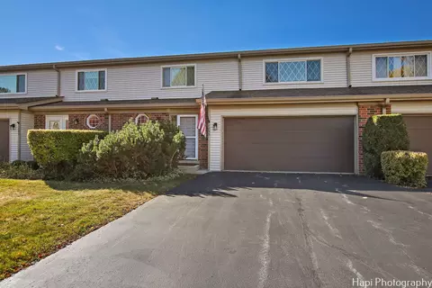 1295 Briarwood Ln #1295, Libertyville, IL 60048