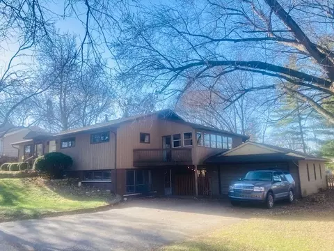 404 Mound St, Fox River Grove, IL 60021