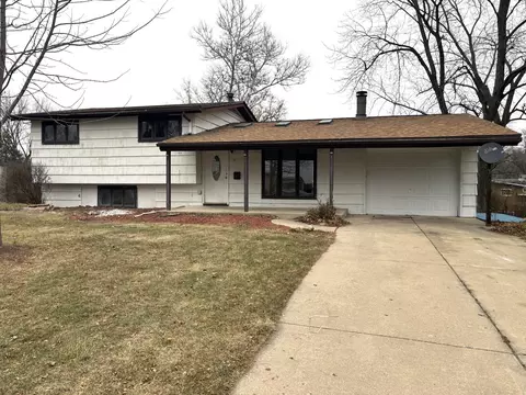 12 Briarcliff Rd, Montgomery, IL 60538