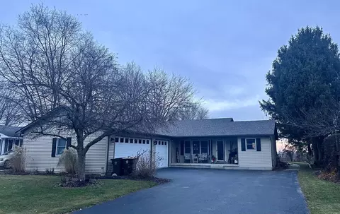 941 Suzy St, Lake Holiday, IL 60548