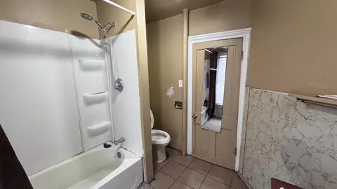 Bath - 603 12 S Walnut Ave, Freeport, IL 61032 photo 3 of 3