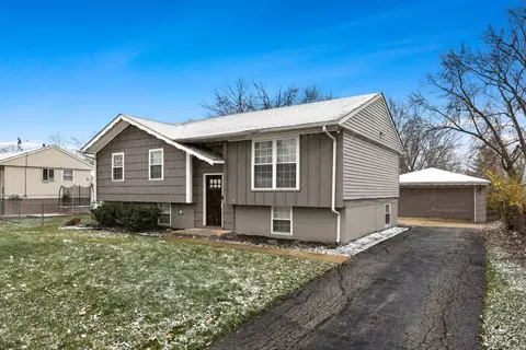 330 E Tulip Dr, Glenwood, IL 60425