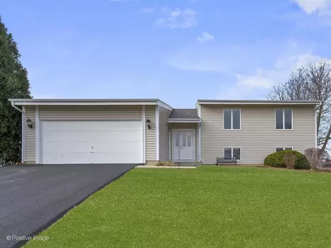 33524 N Gagewood Ln, Grayslake, IL 60030