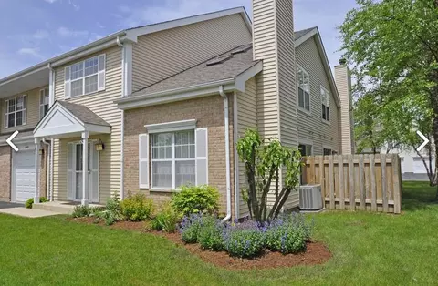 4482 Brookhaven Rd, Gurnee, IL 60031