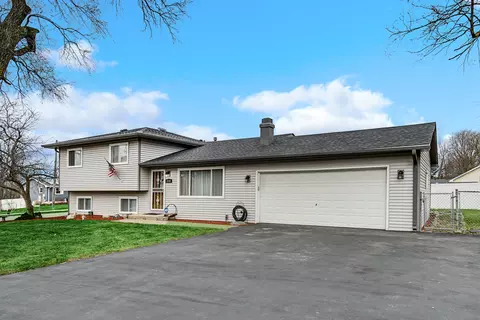 3740 Grandville Ave, Gurnee, IL 60031