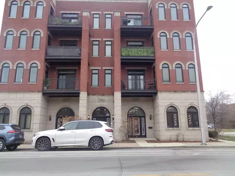 641 E Pershing Ave #101, Chicago, IL 60653