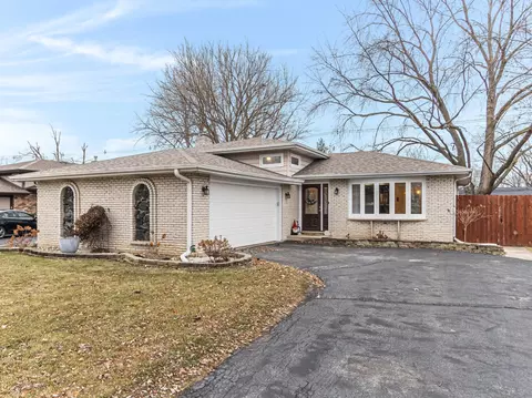908 Macgregor Rd, Lockport, IL 60441