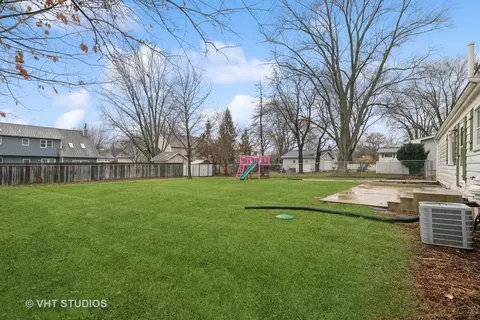 Exterior - 741 Pine St, Batavia, IL 60510 photo 2 of 3