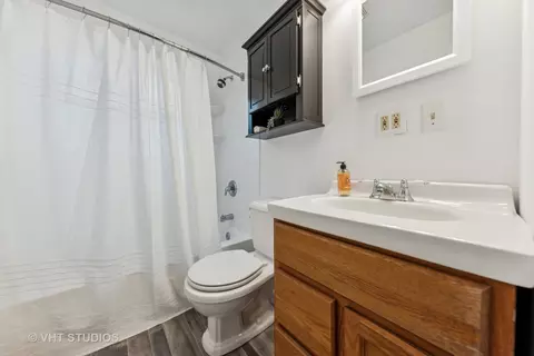 Bath - 741 Pine St, Batavia, IL 60510 photo 1 of 2