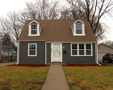 529 Miller Dr, Elgin, IL 60123