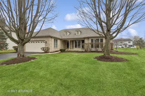 122 N Daniels Dr, Batavia, IL 60510