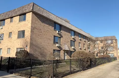 1760 W Highland Ave #201, Chicago, IL 60660