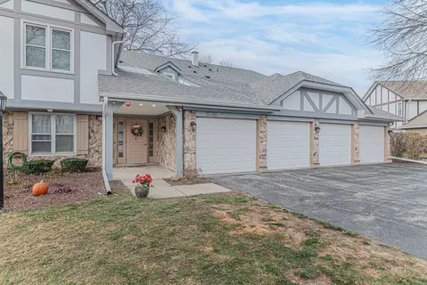 1310 Cromwell Ct #25-97, Vernon Hills, IL 60061