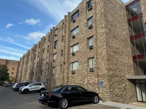 5306 N Cumberland Ave #224, Chicago, IL 60656