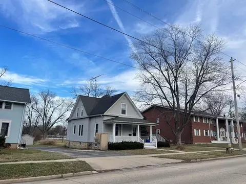 416 W Chestnut St, Burlington, WI 53105
