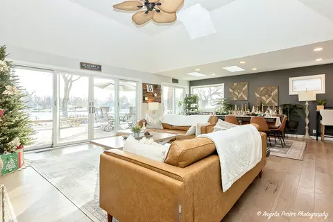 Living - 1712 N Riverside Dr N, Mchenry, IL 60050 photo 3 of 6