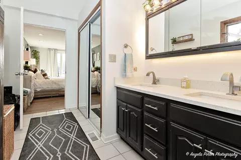 Bath - 1712 N Riverside Dr N, Mchenry, IL 60050 photo 3 of 3