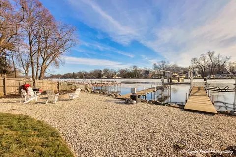 Exterior - 1712 N Riverside Dr N, Mchenry, IL 60050 photo 5 of 6