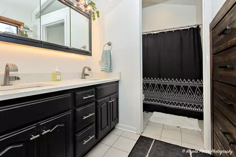 Bath - 1712 N Riverside Dr N, Mchenry, IL 60050 photo 2 of 3
