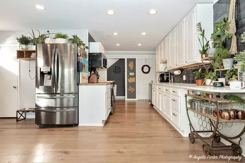 Kitchen - 1712 N Riverside Dr N, Mchenry, IL 60050 photo 3 of 4