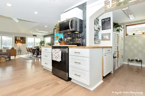 Kitchen - 1712 N Riverside Dr N, Mchenry, IL 60050 photo 2 of 4