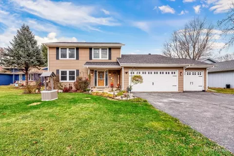 401 Atlantic Dr NE, Poplar Grove, IL 61065