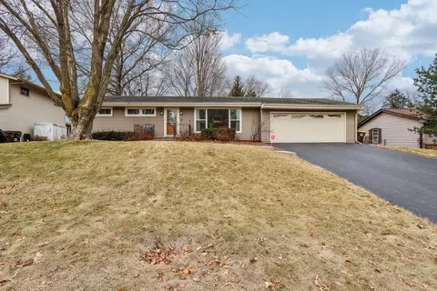 2208 Delcy Dr, Rockford, IL 61107