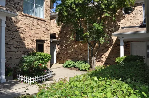 1223 Ranchview Ct, Buffalo Grove, IL 60089