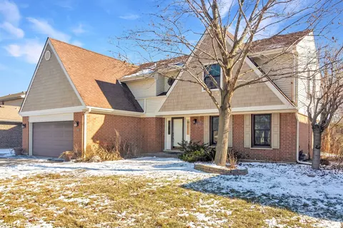 2225 N Dryden Ln, Arlington Heights, IL 60004