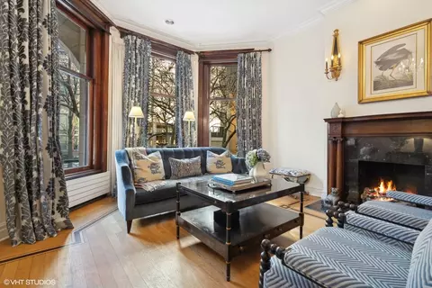 Living - 29 E Division St, Chicago, IL 60610 photo 1 of 6