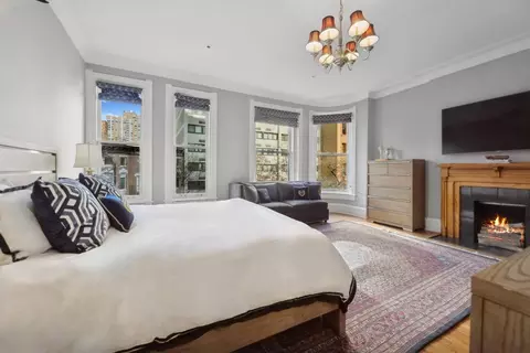 Bedroom - 29 E Division St, Chicago, IL 60610 photo 6 of 7