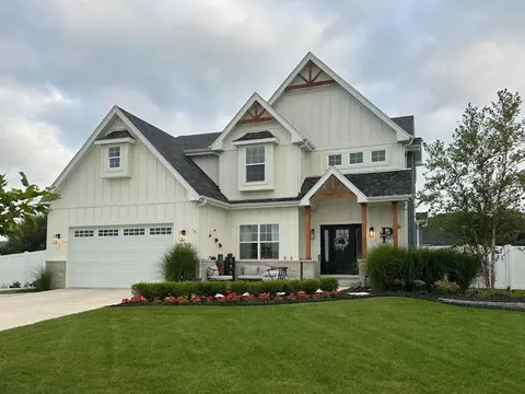 1039 Hummingbird Ln, Peotone, IL 60468
