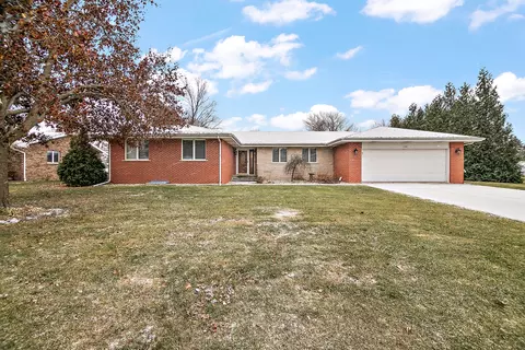 194 E Walnut St, Herscher, IL 60941