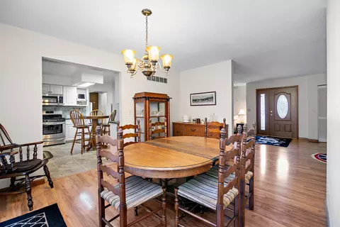 194 E Walnut St, Herscher, IL 60941 photo 5